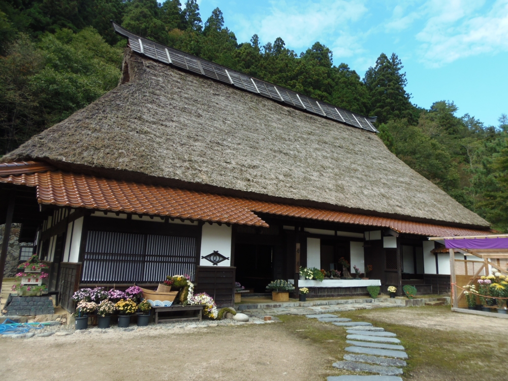 【満員御礼:受付を終了いたしました】 第5回県内研修会 ~ 庄屋に伝わる漆器と料理~ 美濃地屋敷で学ぶ漆器と配膳